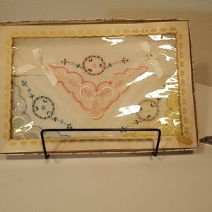 Embroidered Handkerchief Set with Floral Design, Vintage, Hand Embroidry Classic